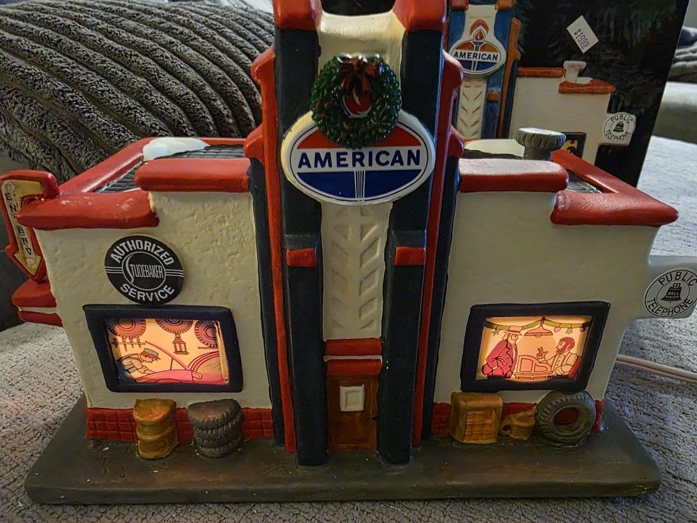 VTG Santa's Best "Spirit of America" ceramic gas station Christmas village figurine