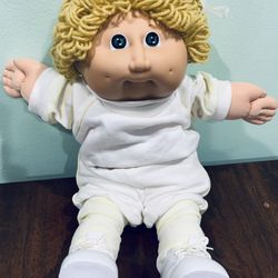 Outstanding CABBAGE PATCH 1984 Doll
