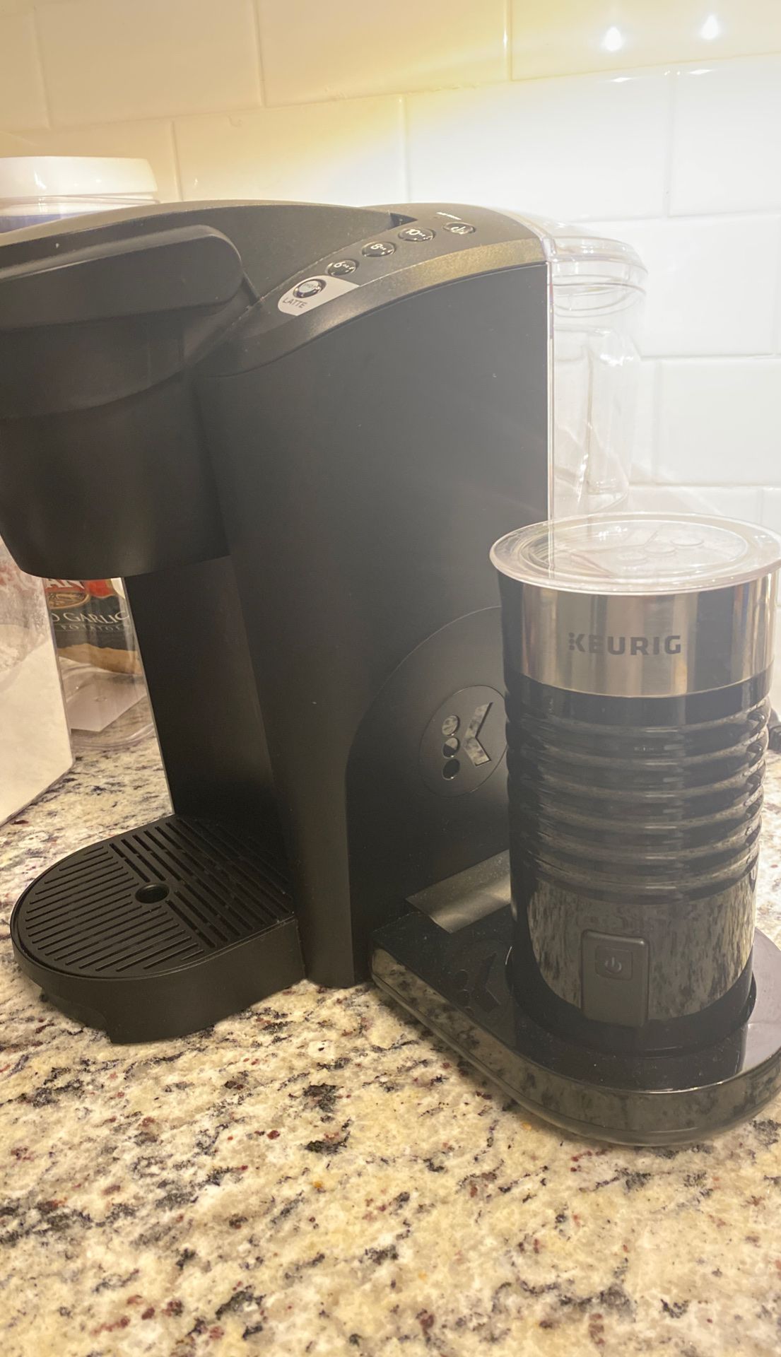 Keurig coffee maker with frother (K Latte)