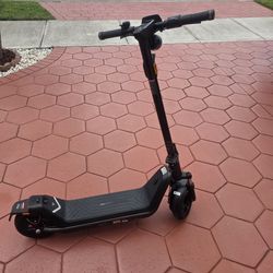 Electric scooter- NIU KQI 300P