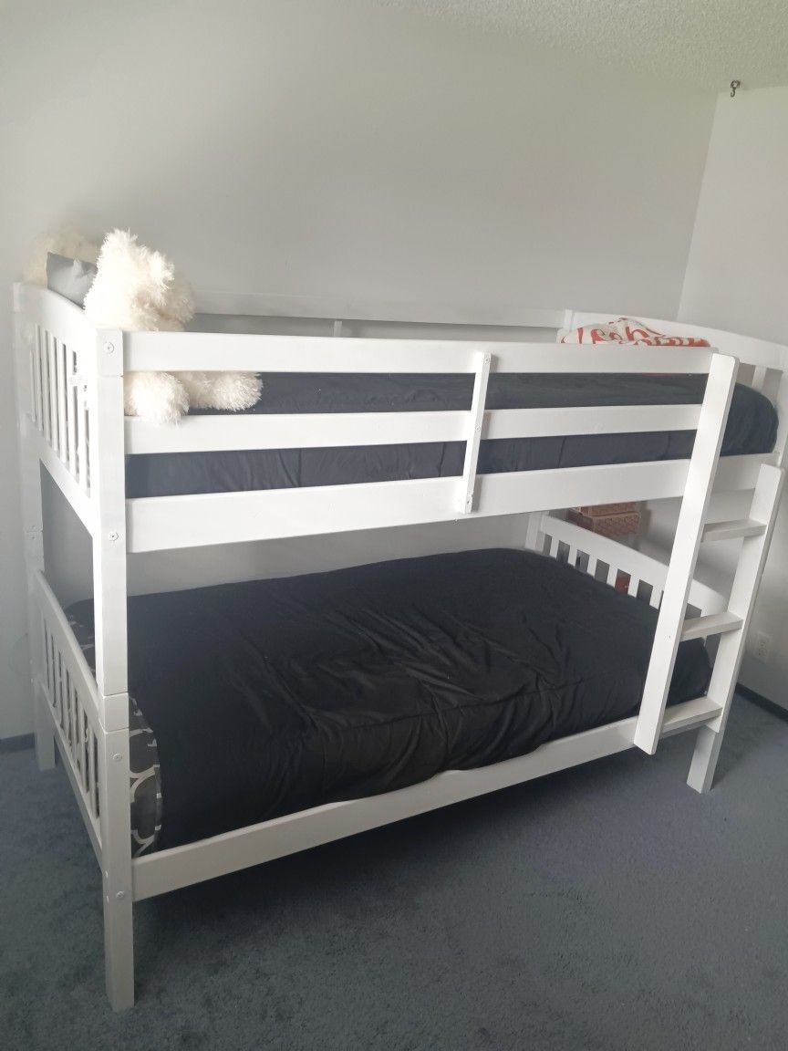 Extremely Sturdy Twin Bunk Bed And Mattresses 