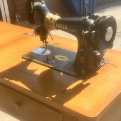 Singer Sowing Machine Like new EXCELLENT condition 