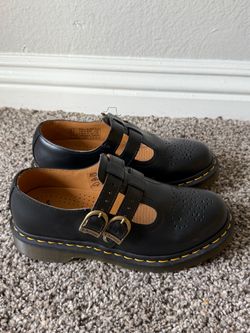 Dr. Martens Mary Jane’s size 6