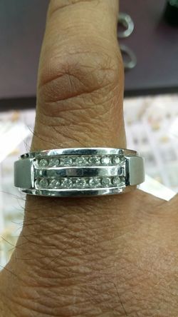 10k White Gold Diamond Ring