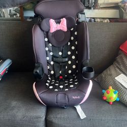 Minnie Mouse car seat 