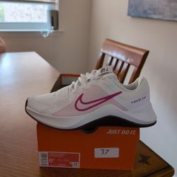 Nike MC Trainer 2  Size 6.5