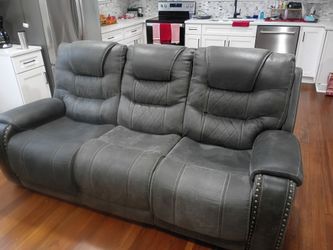 Corinthian power recliner
