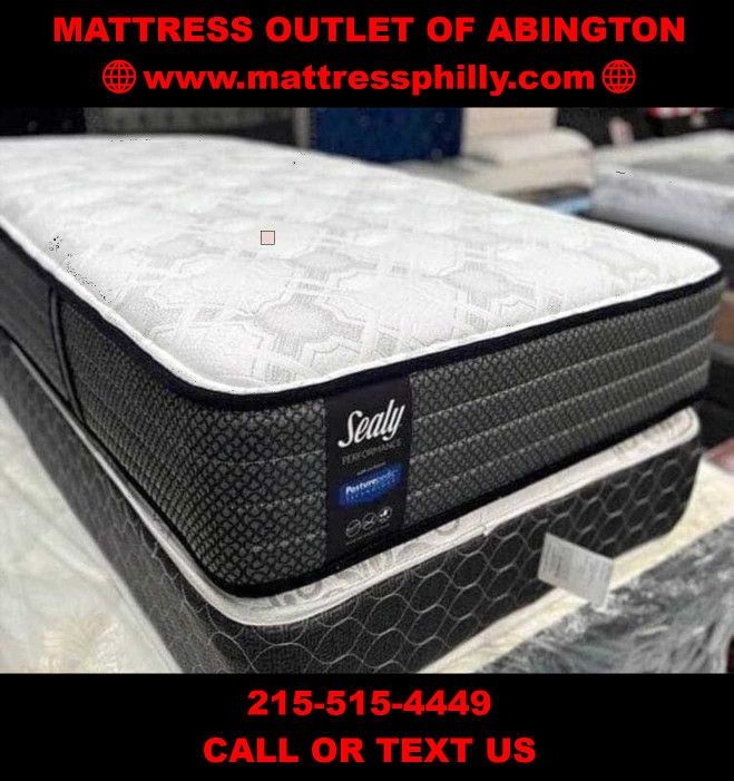 Full Size Sealy Hybrid Mattress