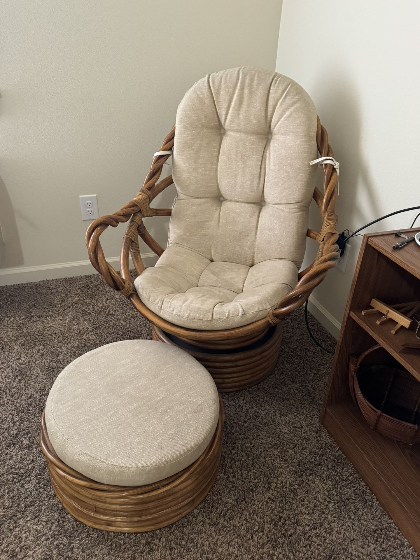 Swivel Chair W/ottoman