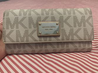 MICHAEL Michael Kors Cream Wallet