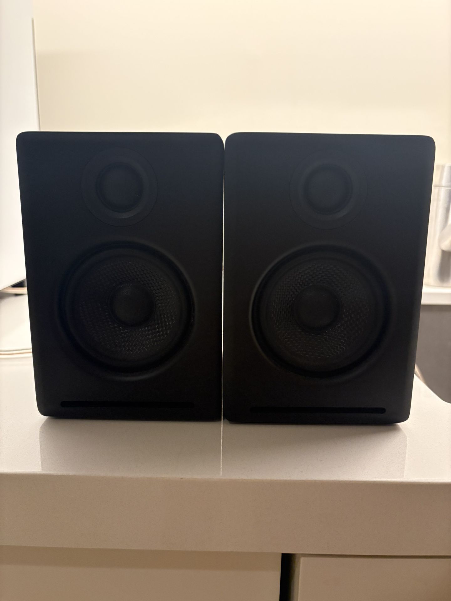 Audioengine A2+ Powered Desktop Speakers – Black – Excellent Condition