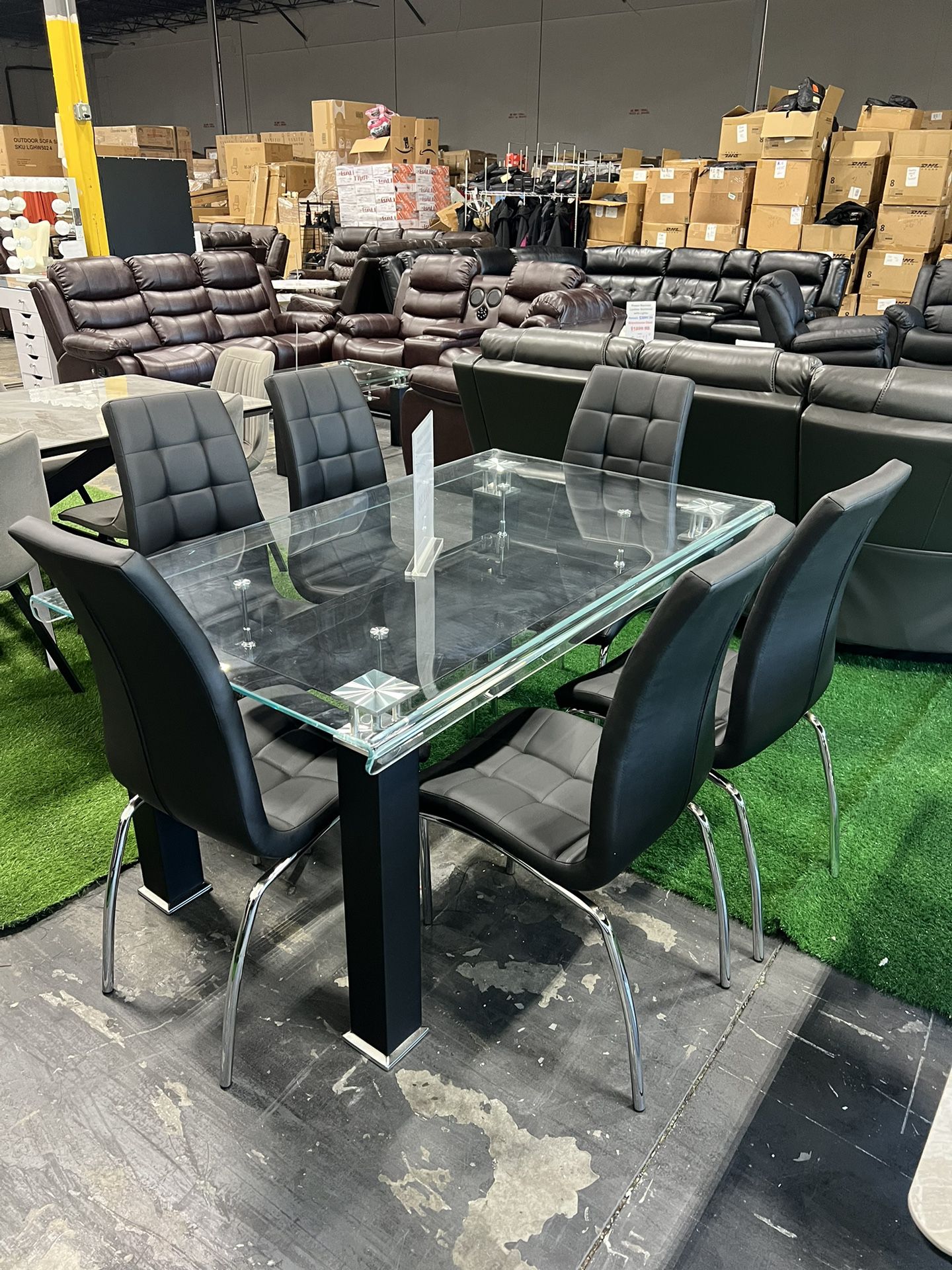 Modern Glass Dining Table With 6 Chairs / Mesa de comedor moderna de cristal con 6 sillas