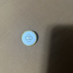 Brooch 