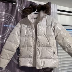 White Northface puffer Jacket XL In girls 