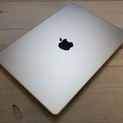 MacBook Pro M3 2024 