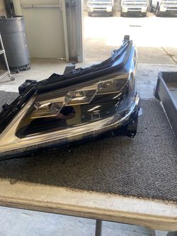 LX 570 Headlamp