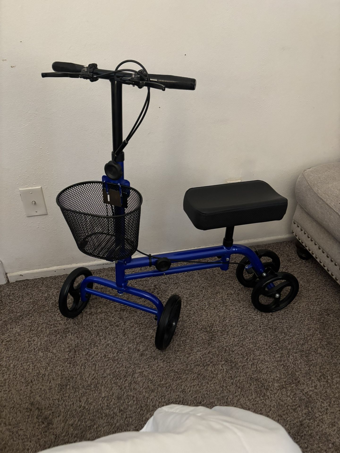 Knee Scooter With Basket