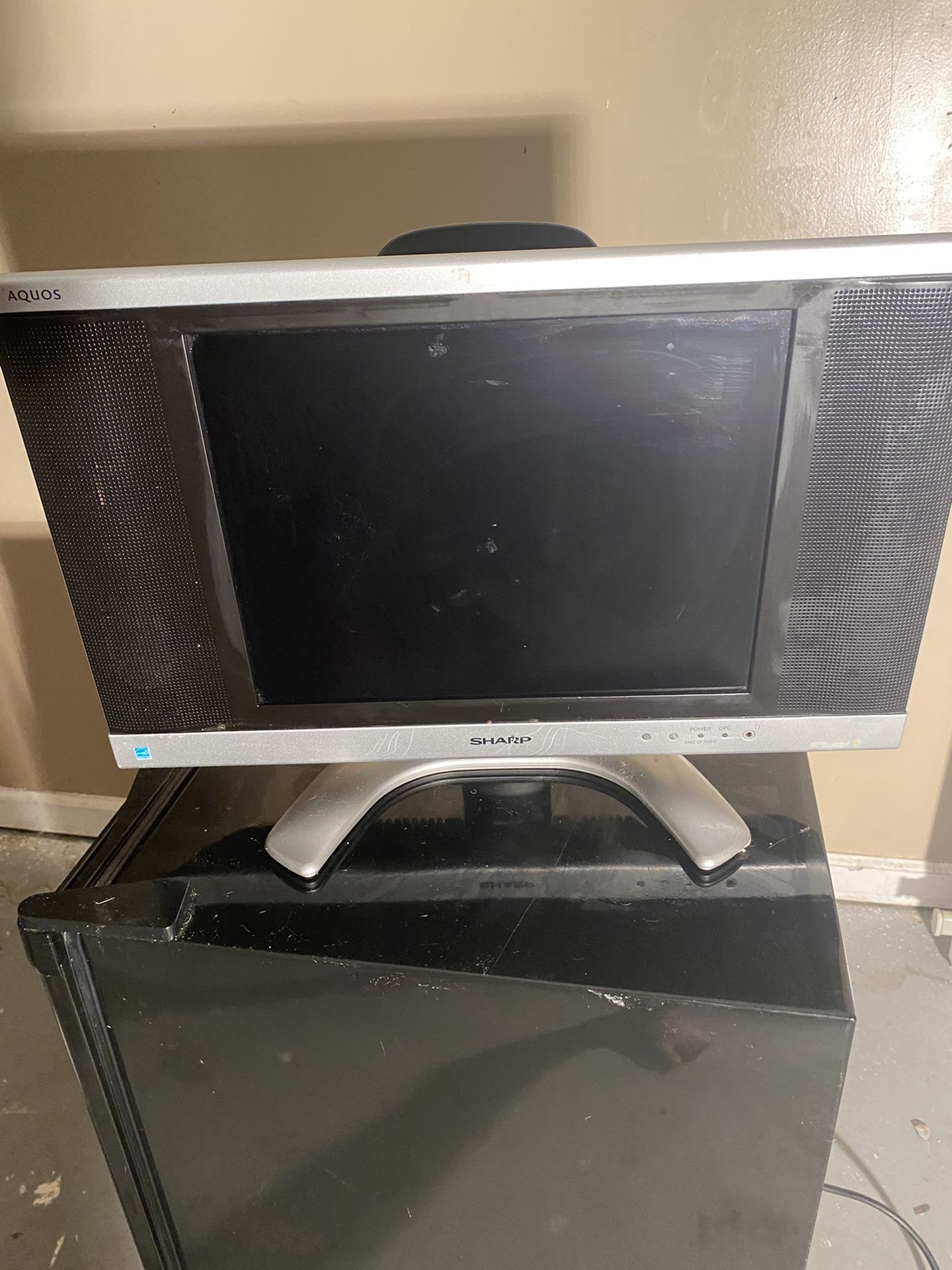 TV 20” W/Remote Can Be Mounted On A Wall