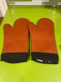 Pair of Silicone Oven Mitts