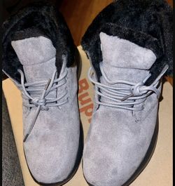 New Women’s Fur Boots! Size 8.5 And 5.5 $8 Each 