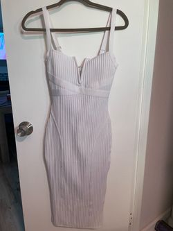 White bodycon woman dress