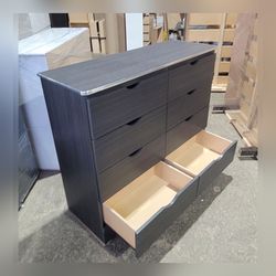 Eight drawers dresser with rails