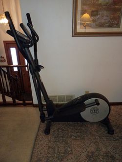 Gold's Gym Stride Trainer 380 Elliptical