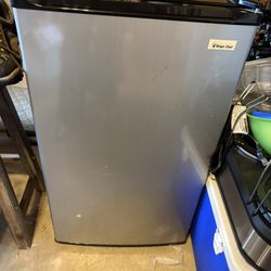 Magic chef Mini Fridge