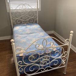 Twin bed 