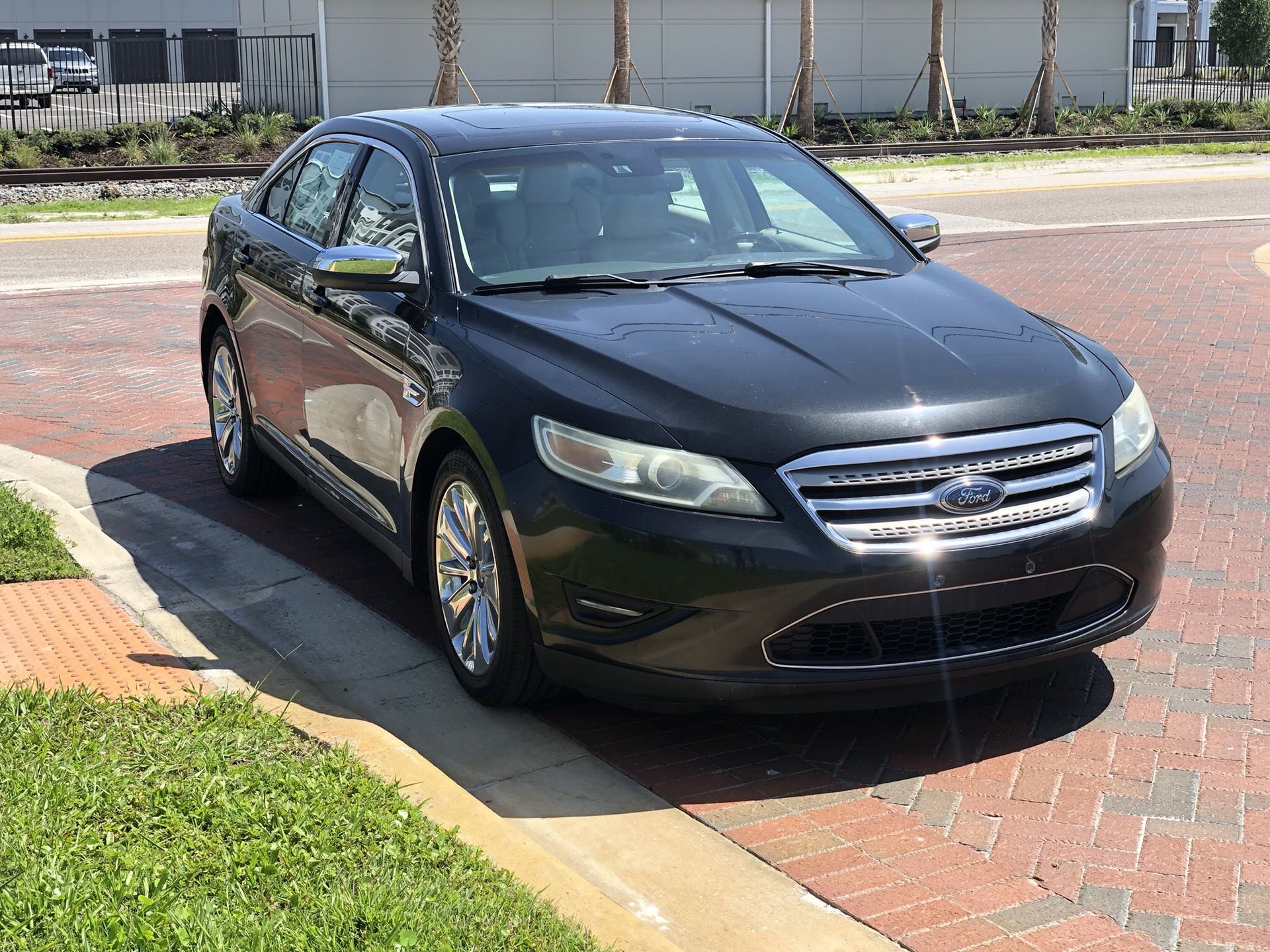 2010 Ford Taurus