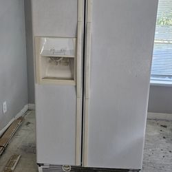 Refrigerator 