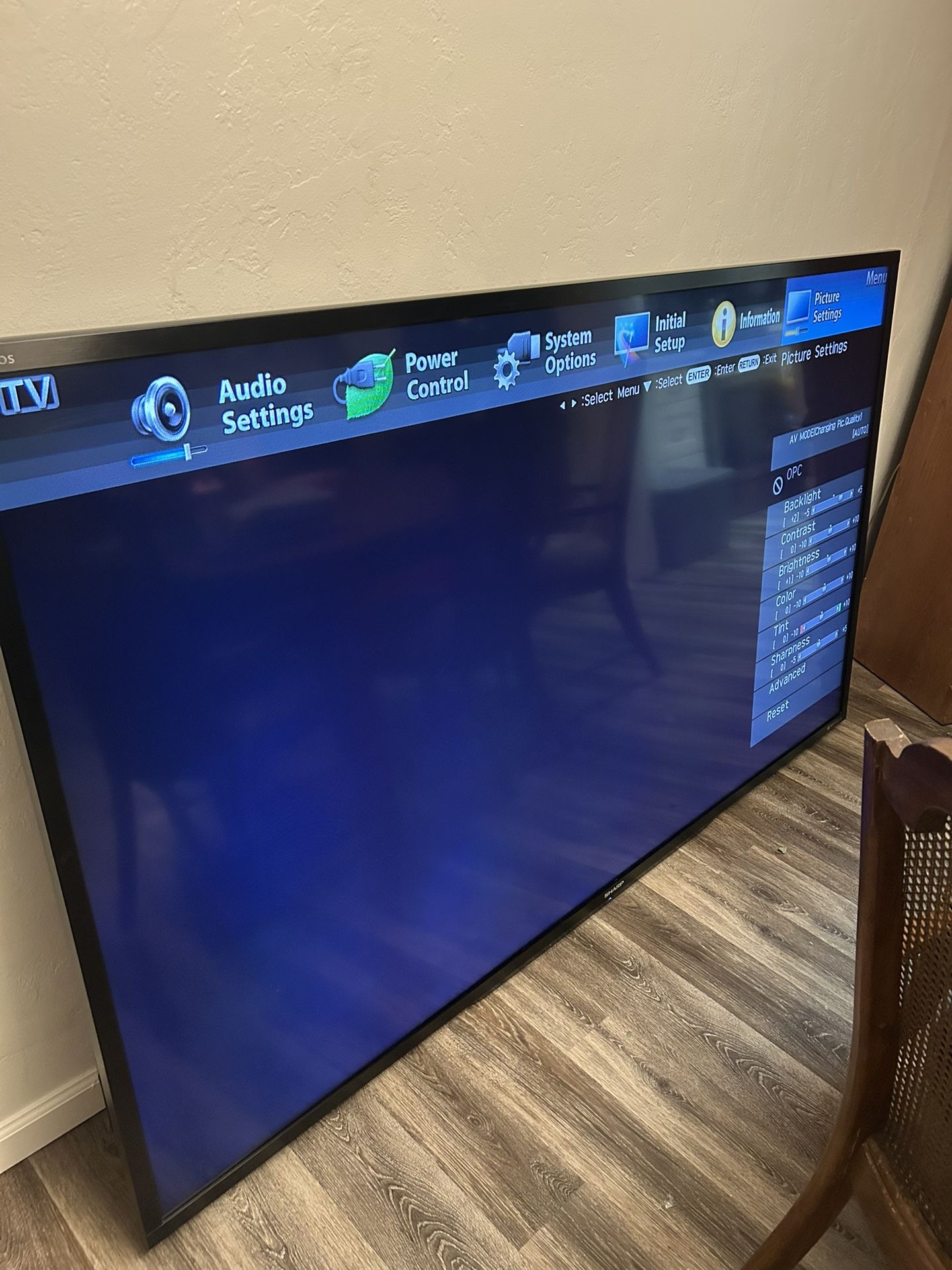 90” Smart TV