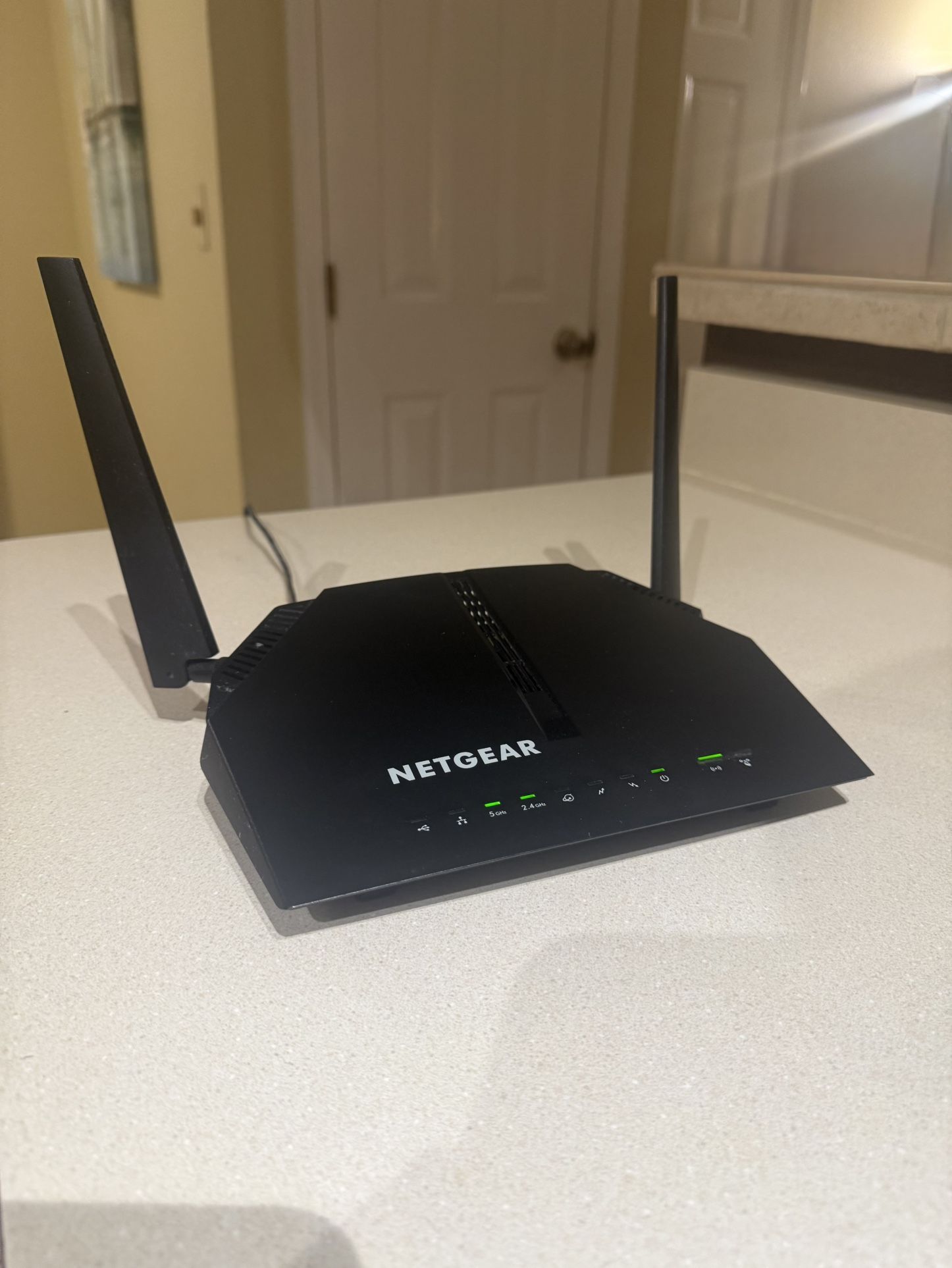 Router - Netgear router Model C6220