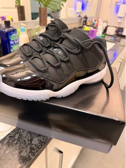 Jordan XI low space jam size 10.5