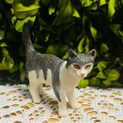 RETIRED Schleich White & Grey Figure 