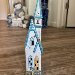 9”. Vintage Ceramic Church