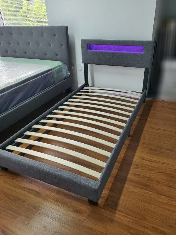 NEW IN BOX TWIN UPHOLSTERED BED FRAME PLATFORM 😊 MATTRESS SOLD SEPARATELY