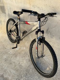 SPECIALIZED HARDROCK SPORT MOUNTAIN BIKE