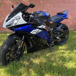 2013 Yzf,r6,Yamaha R6 , Tesla,bmw,srt8,rt,suv,truck,Silverado,gmc,jet skies,gold,street Bike, ,bmw,rt,srt,Silverado,Sport Bike ,gsxr 