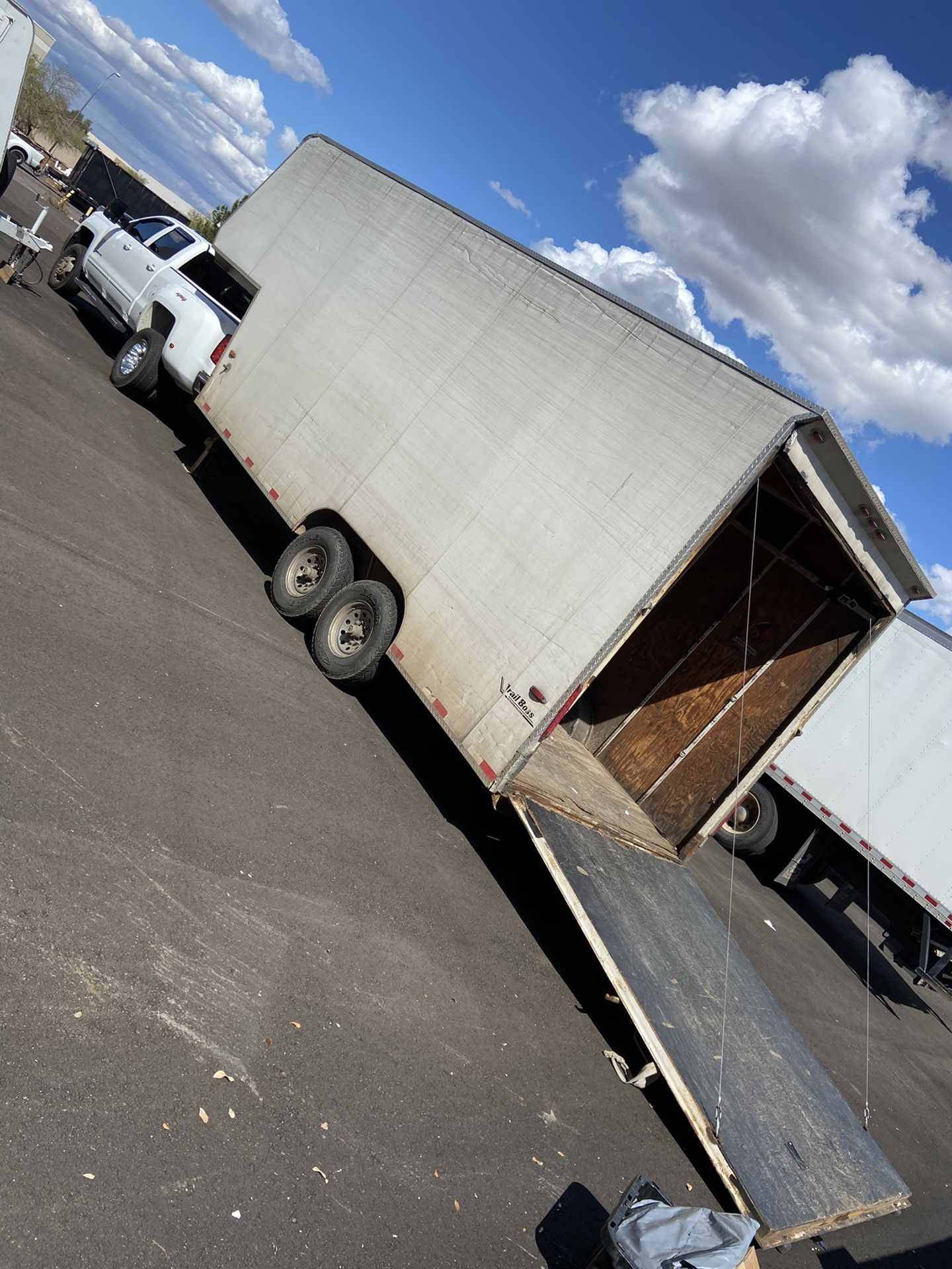 24ft gooseneck enclosed trailer