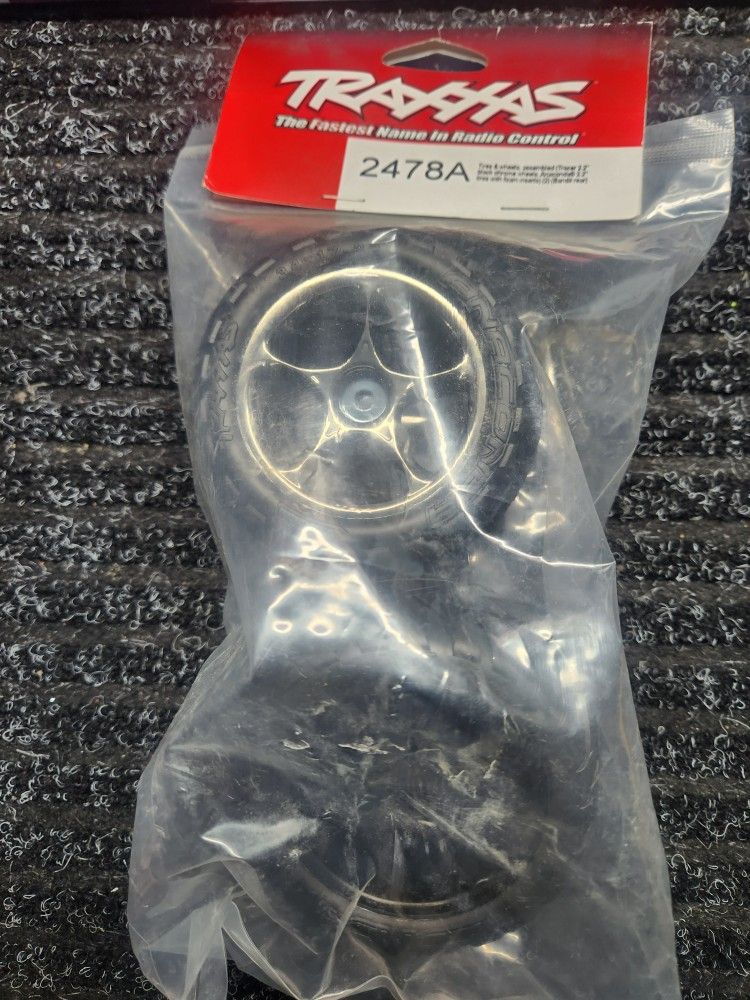 Traxxas Tracer 2.2" Wheels & Anaconda Tires Rear, 2478A