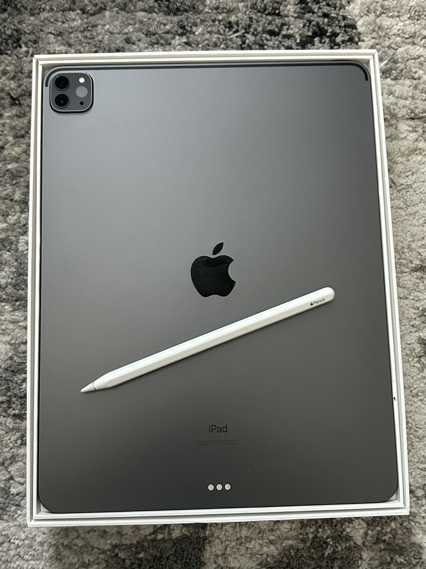 ipad pro 12.9” 5th generation 128gb wifi only w apple pencil