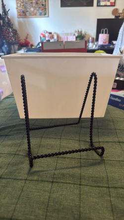 Metal easel / sign holder