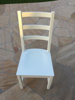 4 white dinning chairs