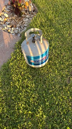 Propane tank with prob 1/2 full gas