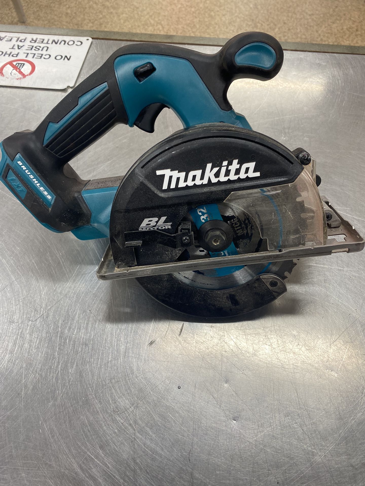 Makita 18V Brushless Metal Cutting Saw 
