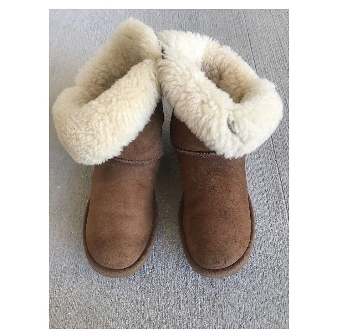 Tan UGG Boots (SZ 6)