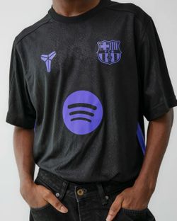 Barcelona x Kobe Bryant pre match away shirt NWT
