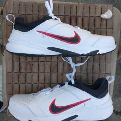 Nike Defyallday Men Size 13 Shoes
