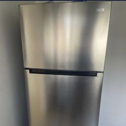 VISSANI Refrigerator 
